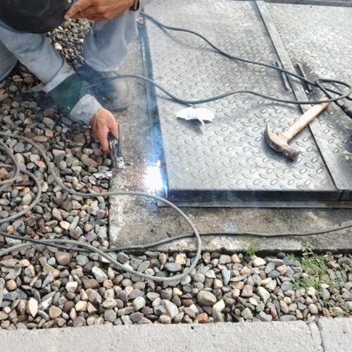 Cerradura de sobreponer soldada