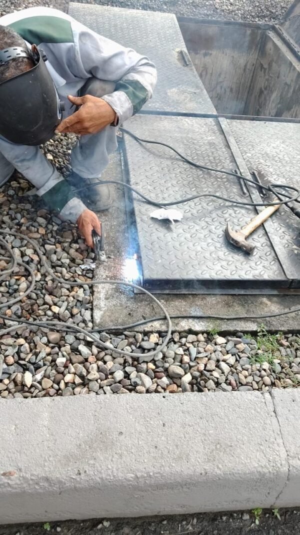 Cerradura de sobreponer soldada